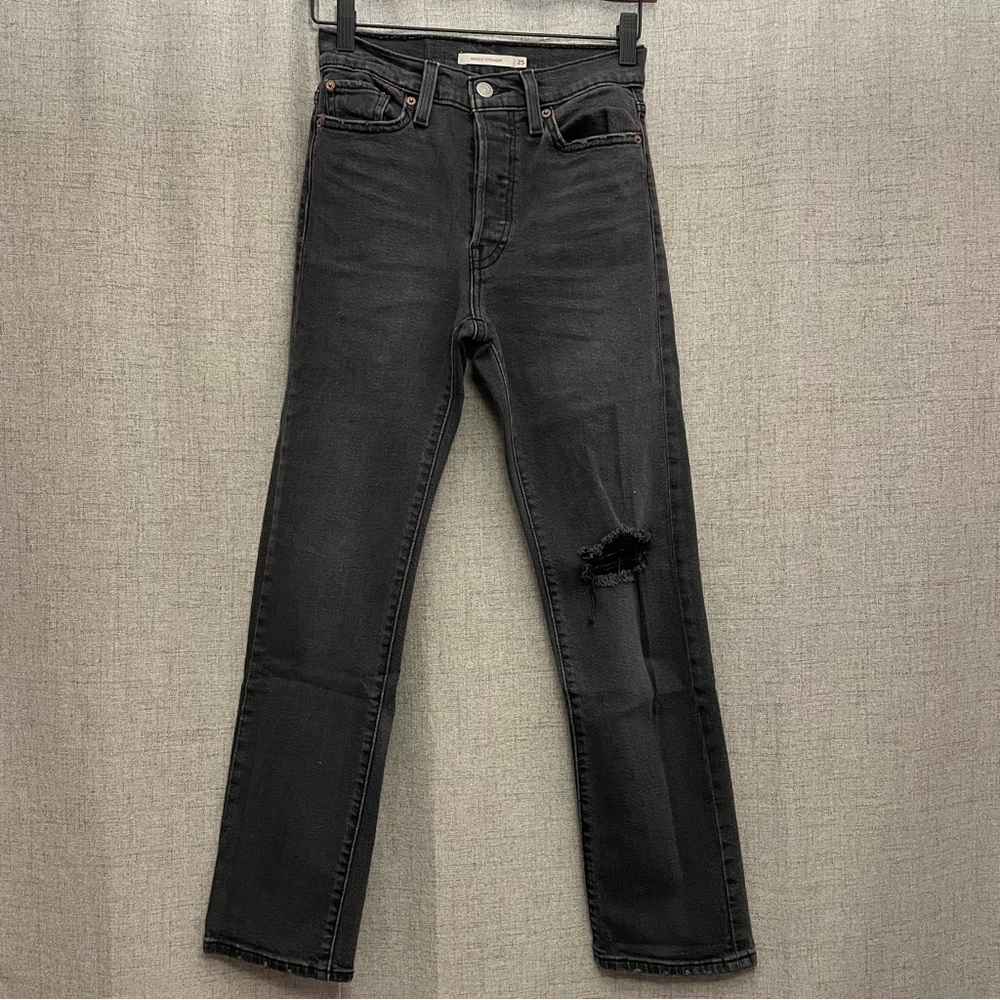 Levi’s - High-Rise Wedgie Straight Washed Black Ripped Jean